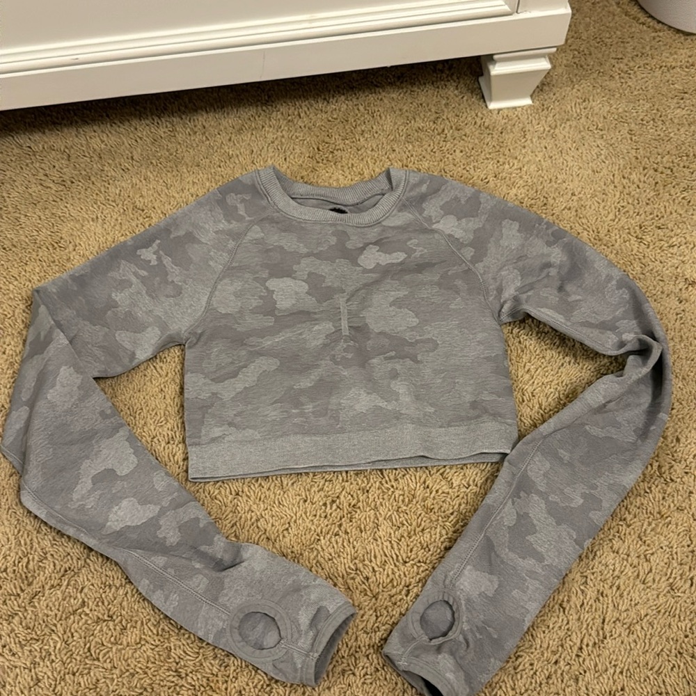 Cropped tight workout long sleeve